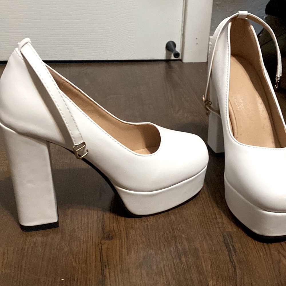 Size 7 white chunky high heels